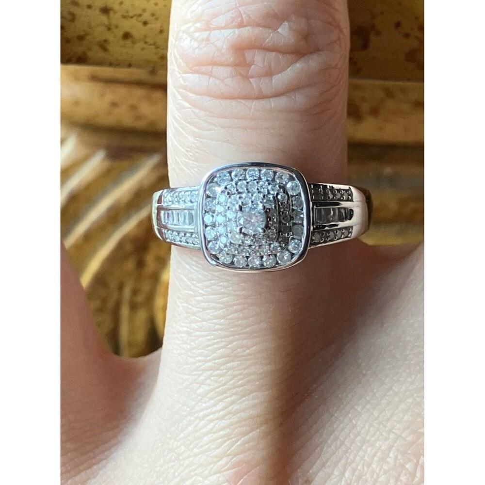 Natural White Diamond Sterling Silver Ring Size 7